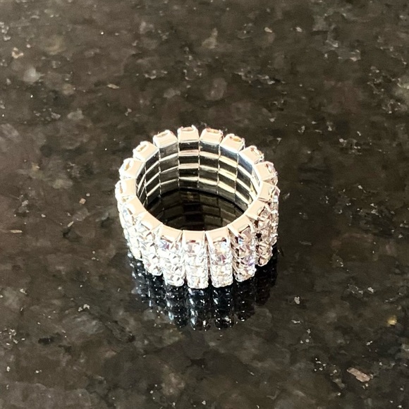 💎3/$35💎-Rhinestone Trio (2 Rings & 1 Bracelet) - Daily Wear or Events -$15 set - Picture 2 of 6